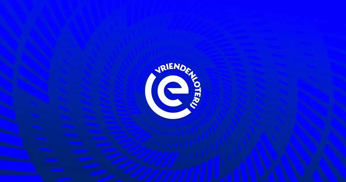Het beeldmerk van de Vriendenloterij Eredivisie: een blauwe cirkel met de letter e en de tekst Vriendenloterij, op een blauwe achtergrond met een spiraalpatroon