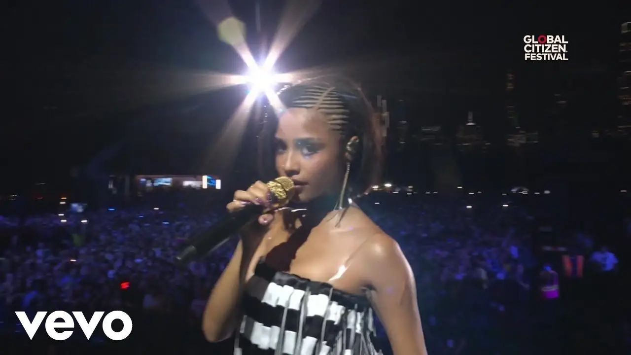 Video: Tyla zingt Water live op het Global Citizen Festival 2025