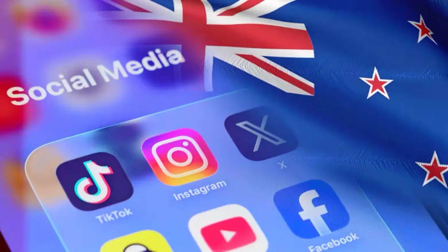 Telefoonscherm met de apps van TikTok, Instagram, X, YouTube, Facebook en Snapchat, tegen de achtergrond van de Nieuw-Zeelandse vlag