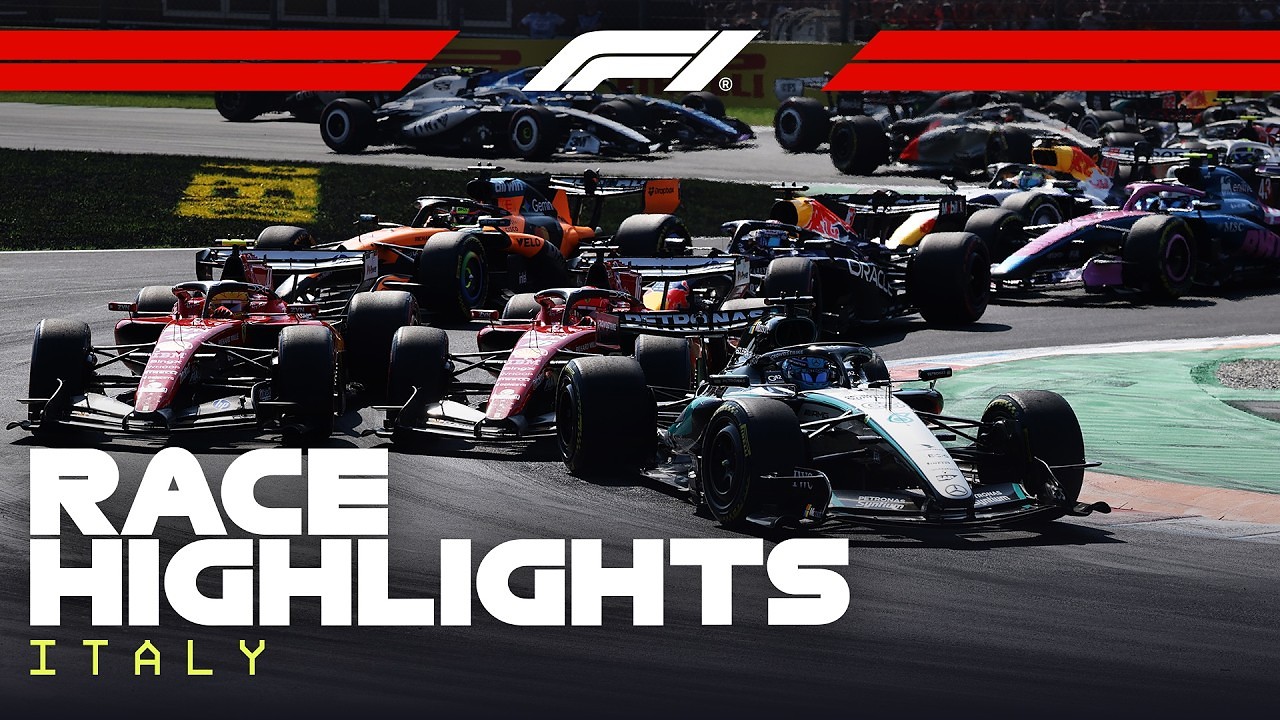 Kimi Antonelli viert zijn overwinning staand op zijn Mercedes-Formule 1-wagen, met de vuist in de lucht